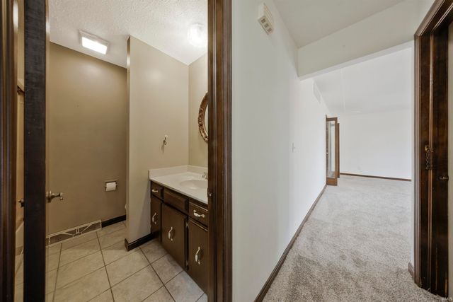 9330 Eastlake Drive, Wadesville, IN 47638