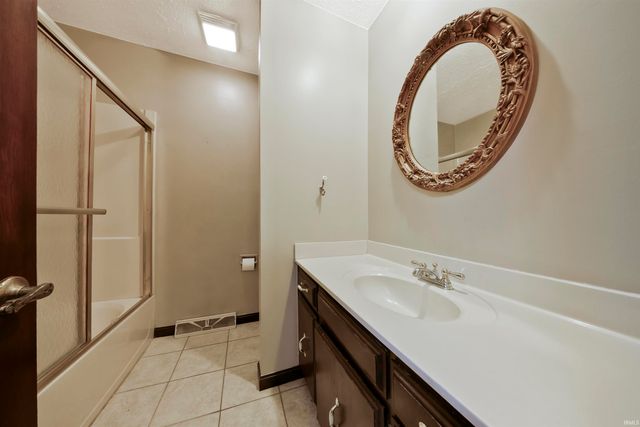 9330 Eastlake Drive, Wadesville, IN 47638