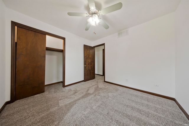 9330 Eastlake Drive, Wadesville, IN 47638