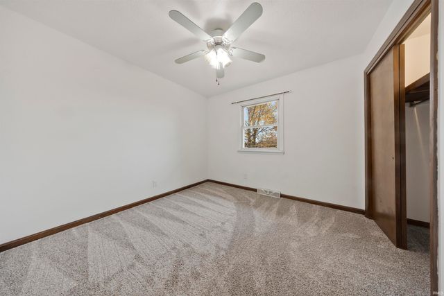 9330 Eastlake Drive, Wadesville, IN 47638