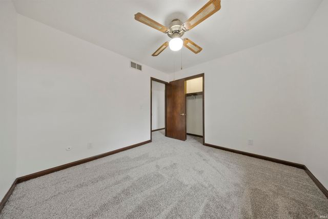 9330 Eastlake Drive, Wadesville, IN 47638