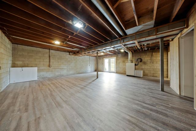 9330 Eastlake Drive, Wadesville, IN 47638