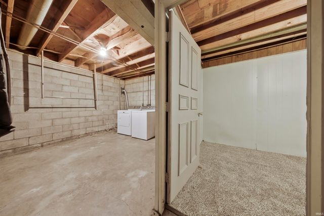 9330 Eastlake Drive, Wadesville, IN 47638