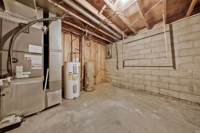 9330 Eastlake Drive, Wadesville, IN 47638