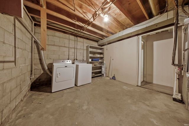 9330 Eastlake Drive, Wadesville, IN 47638