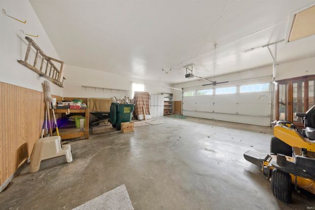 9330 Eastlake Drive, Wadesville, IN 47638