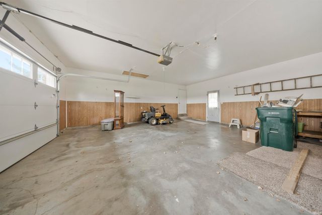 9330 Eastlake Drive, Wadesville, IN 47638