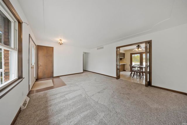 9330 Eastlake Drive, Wadesville, IN 47638