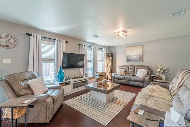 18 SULFUR CYN, San Antonio, TX 78247