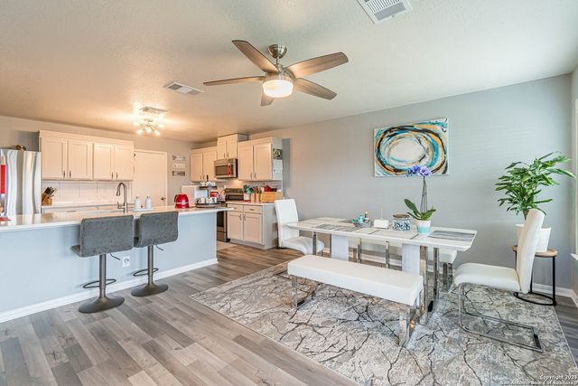 18 SULFUR CYN, San Antonio, TX 78247