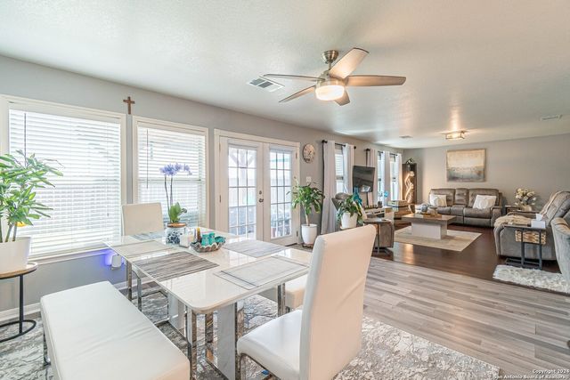 18 SULFUR CYN, San Antonio, TX 78247