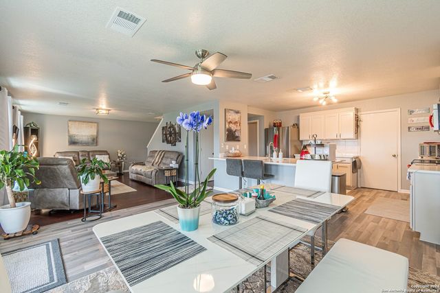 18 SULFUR CYN, San Antonio, TX 78247