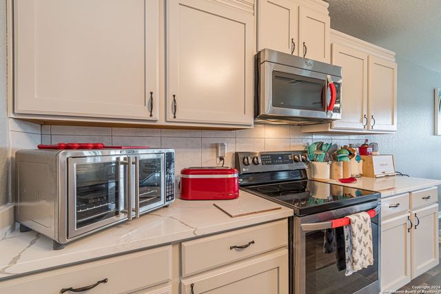 18 SULFUR CYN, San Antonio, TX 78247