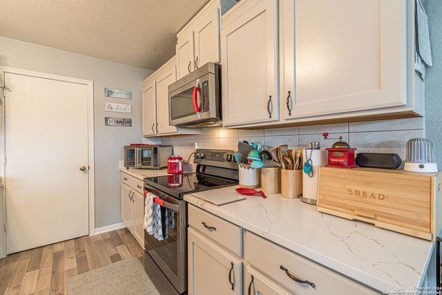 18 SULFUR CYN, San Antonio, TX 78247