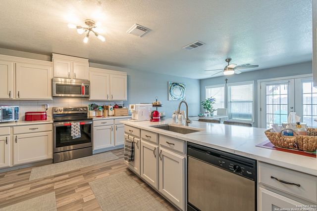 18 SULFUR CYN, San Antonio, TX 78247