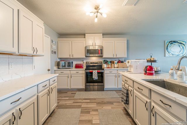 18 SULFUR CYN, San Antonio, TX 78247