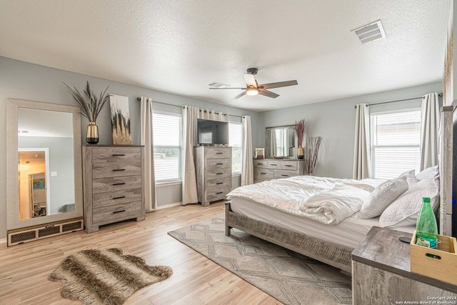 18 SULFUR CYN, San Antonio, TX 78247