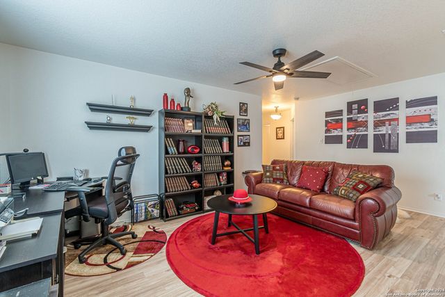 18 SULFUR CYN, San Antonio, TX 78247