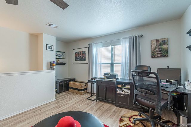 18 SULFUR CYN, San Antonio, TX 78247