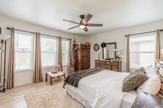 18 SULFUR CYN, San Antonio, TX 78247