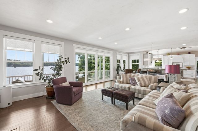 6 Weetamoo Way, Westford, MA 01886