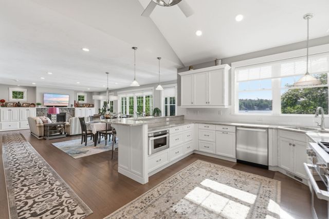 6 Weetamoo Way, Westford, MA 01886