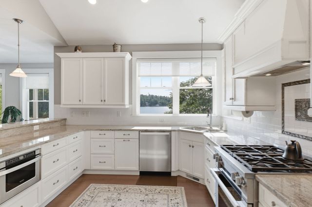 6 Weetamoo Way, Westford, MA 01886