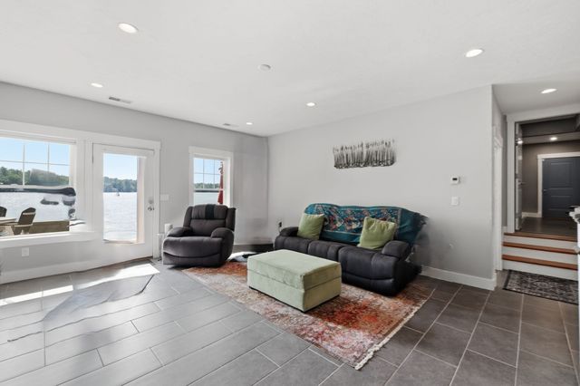 6 Weetamoo Way, Westford, MA 01886