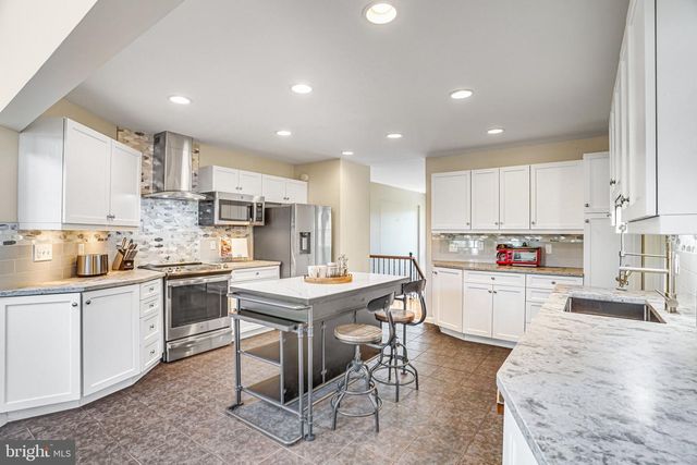 3722 ACOSTA RD, Fairfax, VA 22031
