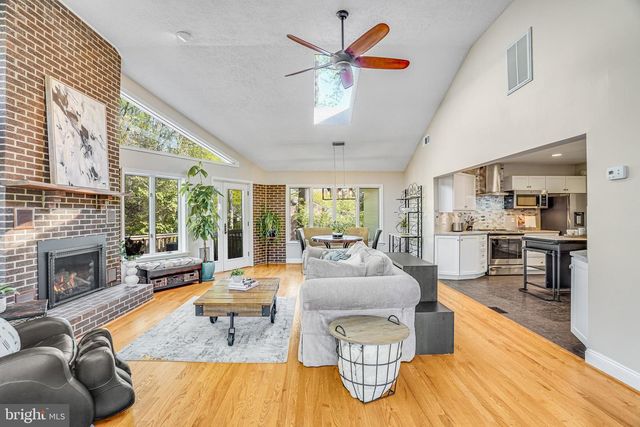 3722 ACOSTA RD, Fairfax, VA 22031
