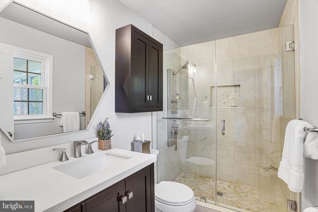 3722 ACOSTA RD, Fairfax, VA 22031