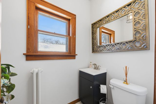 195 N Dellrose Ave, Wichita, KS 67208