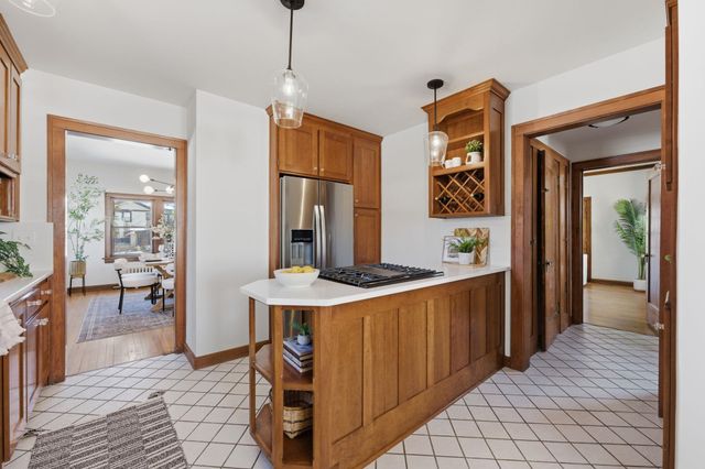 195 N Dellrose Ave, Wichita, KS 67208