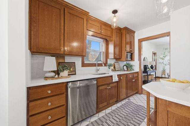 195 N Dellrose Ave, Wichita, KS 67208