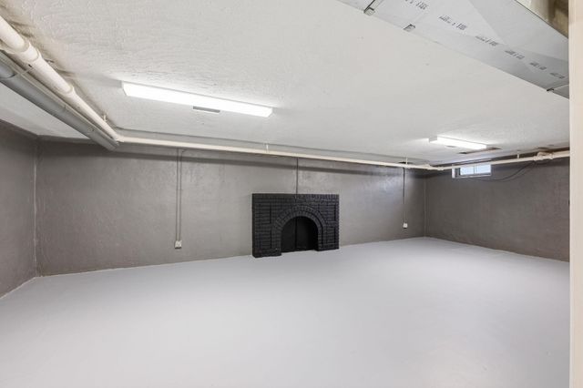 195 N Dellrose Ave, Wichita, KS 67208