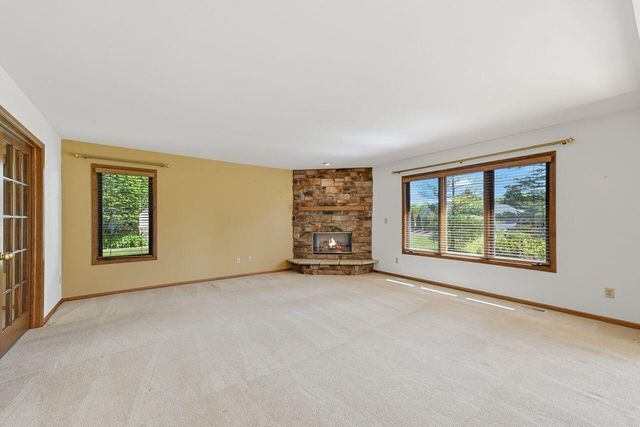 5630 S Timber Ridge DRIVE, New Berlin, WI 53151