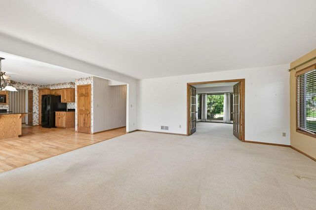 5630 S Timber Ridge DRIVE, New Berlin, WI 53151