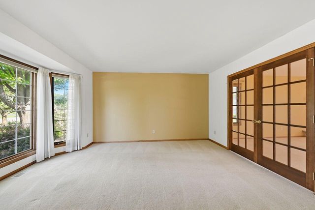 5630 S Timber Ridge DRIVE, New Berlin, WI 53151
