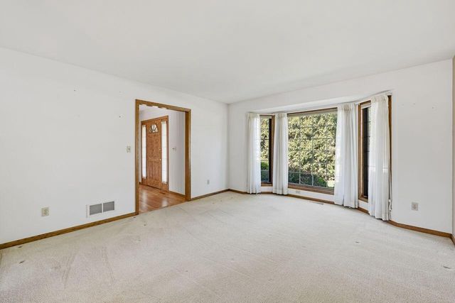5630 S Timber Ridge DRIVE, New Berlin, WI 53151