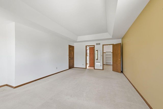 5630 S Timber Ridge DRIVE, New Berlin, WI 53151