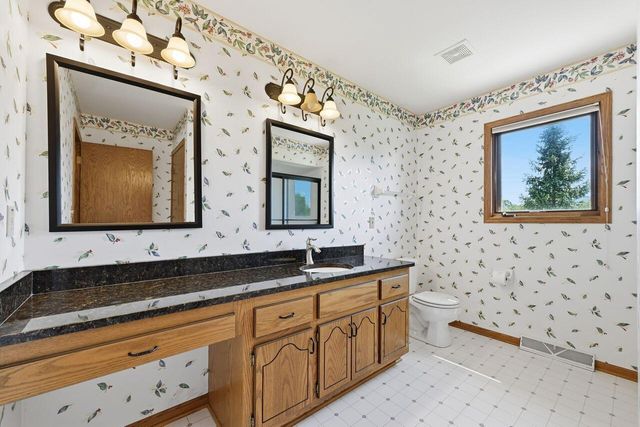 5630 S Timber Ridge DRIVE, New Berlin, WI 53151