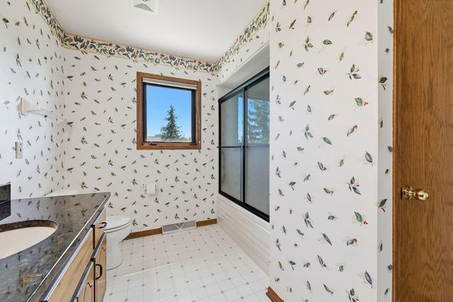 5630 S Timber Ridge DRIVE, New Berlin, WI 53151