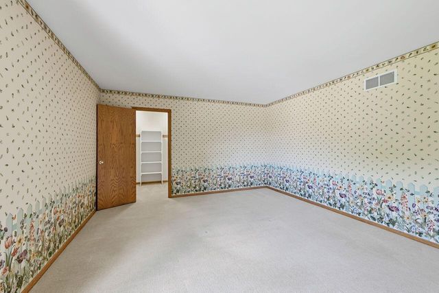 5630 S Timber Ridge DRIVE, New Berlin, WI 53151