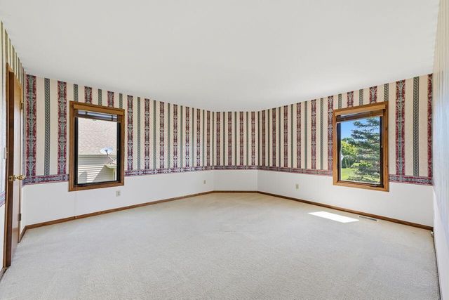 5630 S Timber Ridge DRIVE, New Berlin, WI 53151