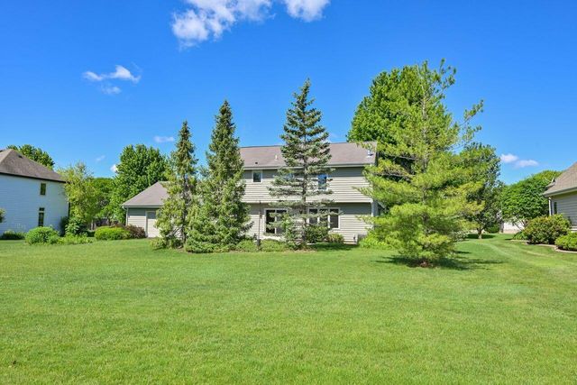 5630 S Timber Ridge DRIVE, New Berlin, WI 53151