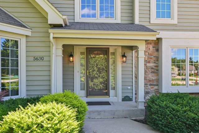 5630 S Timber Ridge DRIVE, New Berlin, WI 53151
