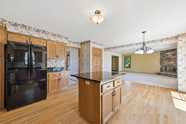 5630 S Timber Ridge DRIVE, New Berlin, WI 53151