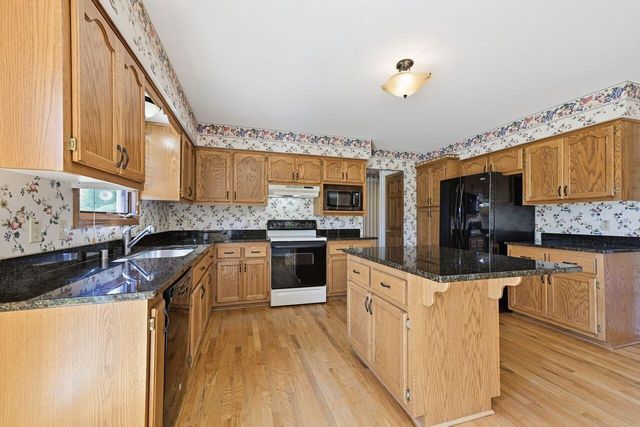 5630 S Timber Ridge DRIVE, New Berlin, WI 53151