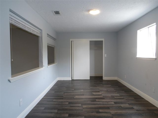 10758 Boardwalk Street, Houston, TX 77042