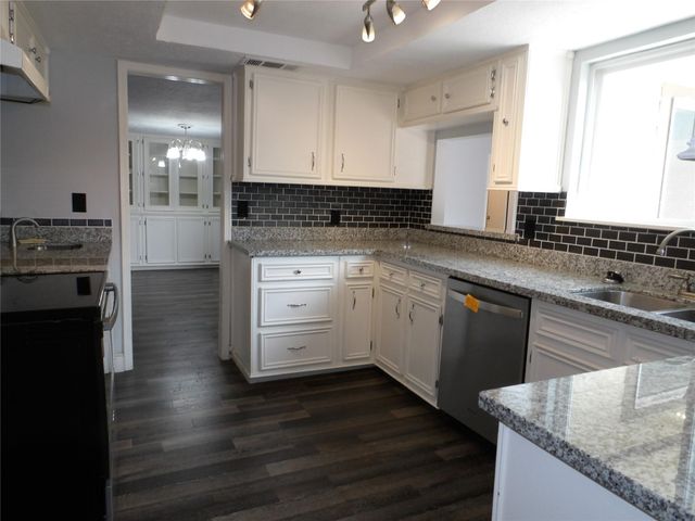 10758 Boardwalk Street, Houston, TX 77042
